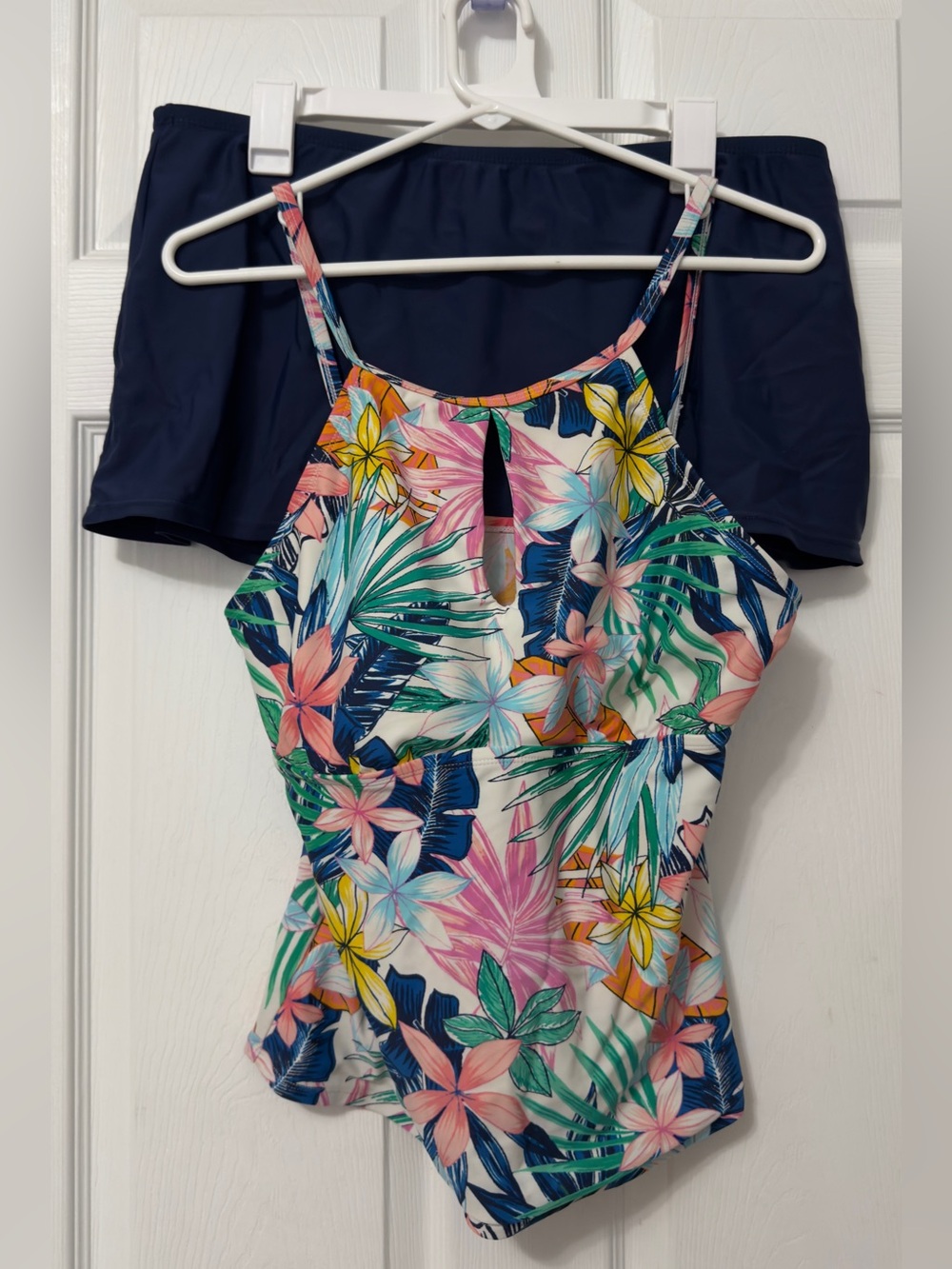 Ellen Tracy Multicolor Floral Halter tankini with Navy Swim Skirt